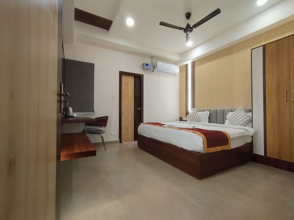 Royal Rooms and Banquet